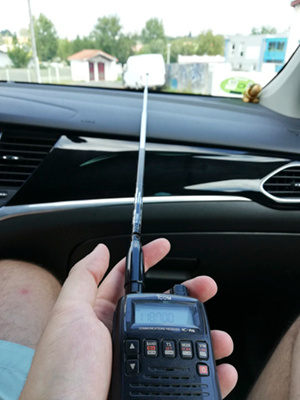 Aviation radio scanner listening to a frequency inside a car