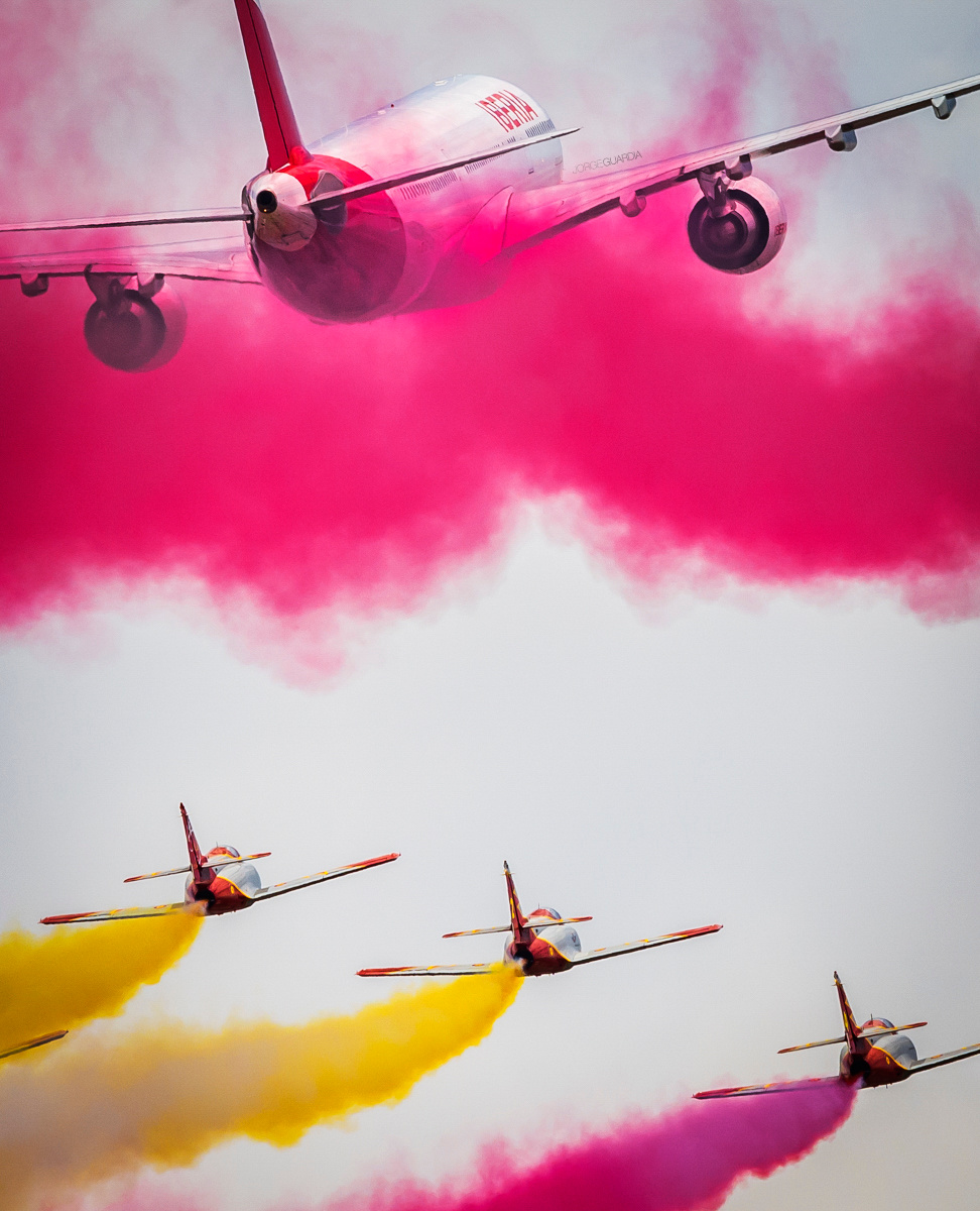 Airbus-A330-iberia-flying-formation-patrulla-aguila Iberia Airbus A330 flying in formation with Patrulla Aguila over Madrid
