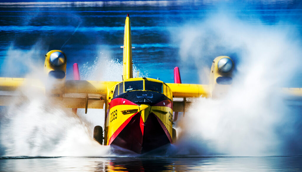 Spanish Air Force Canadair CL-415 from 43 Grupo applying thrust reversers in the water near Madrid, Spain
